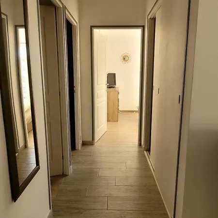 T3 A 50 M De La Apartment *