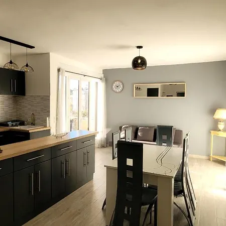 Apartment T3 A 50 M De La