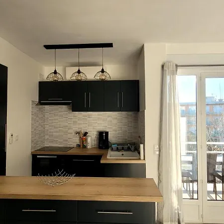 T3 A 50 M De La Apartment *
