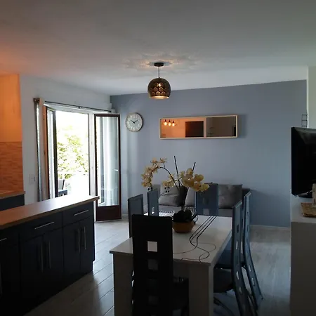 T3 A 50 M De La Apartment *